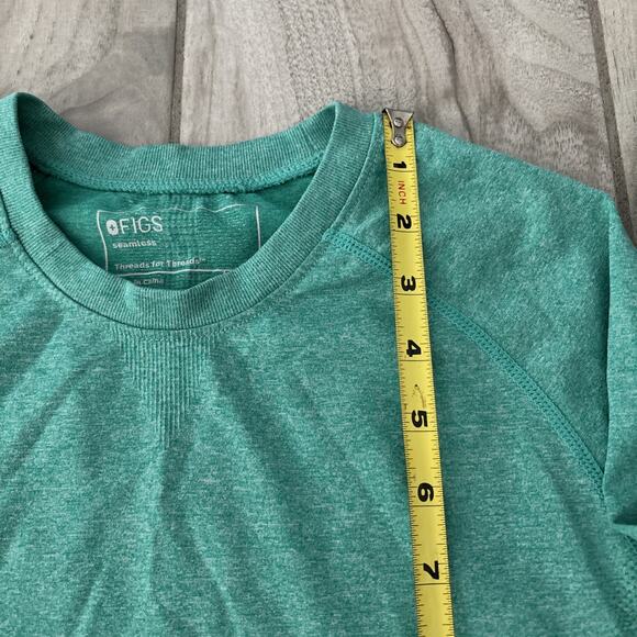 FIGS Salta Seamless Top Sz Medium Green Long Sleeve Underscrub Shirt W22KW1010 - Picture 7 of 10